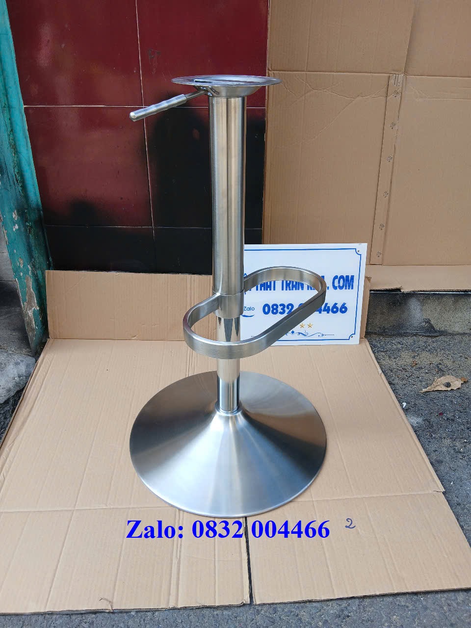bo-chan-ghe-quay-bar-inox-tk4574i2