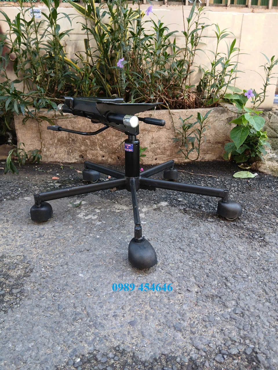 bo-khung-ghe-chan-sat-op-go-tk9320b1
