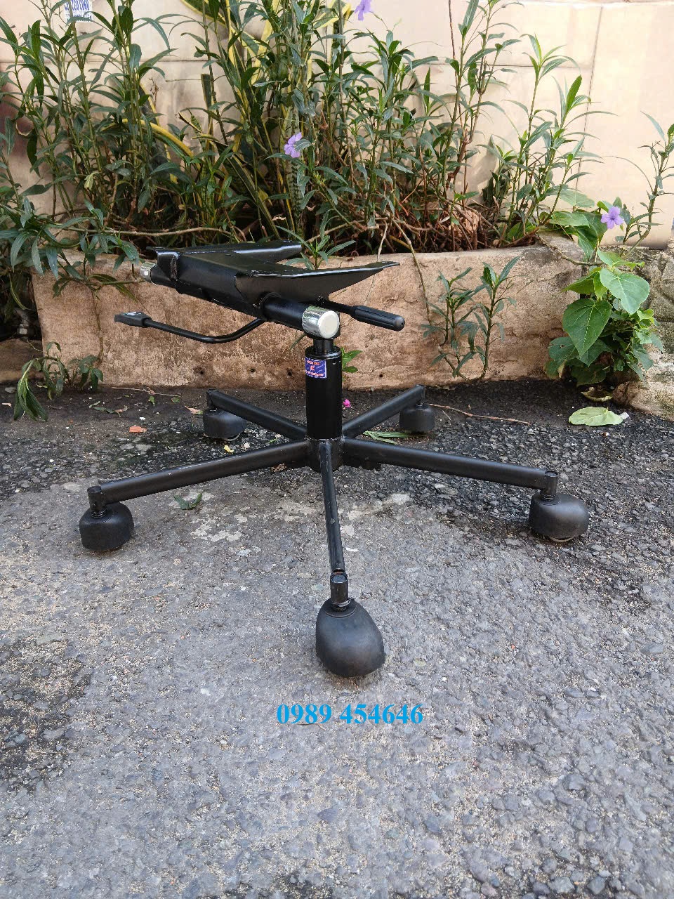 bo-khung-ghe-chan-sat-op-go-tk9320b2