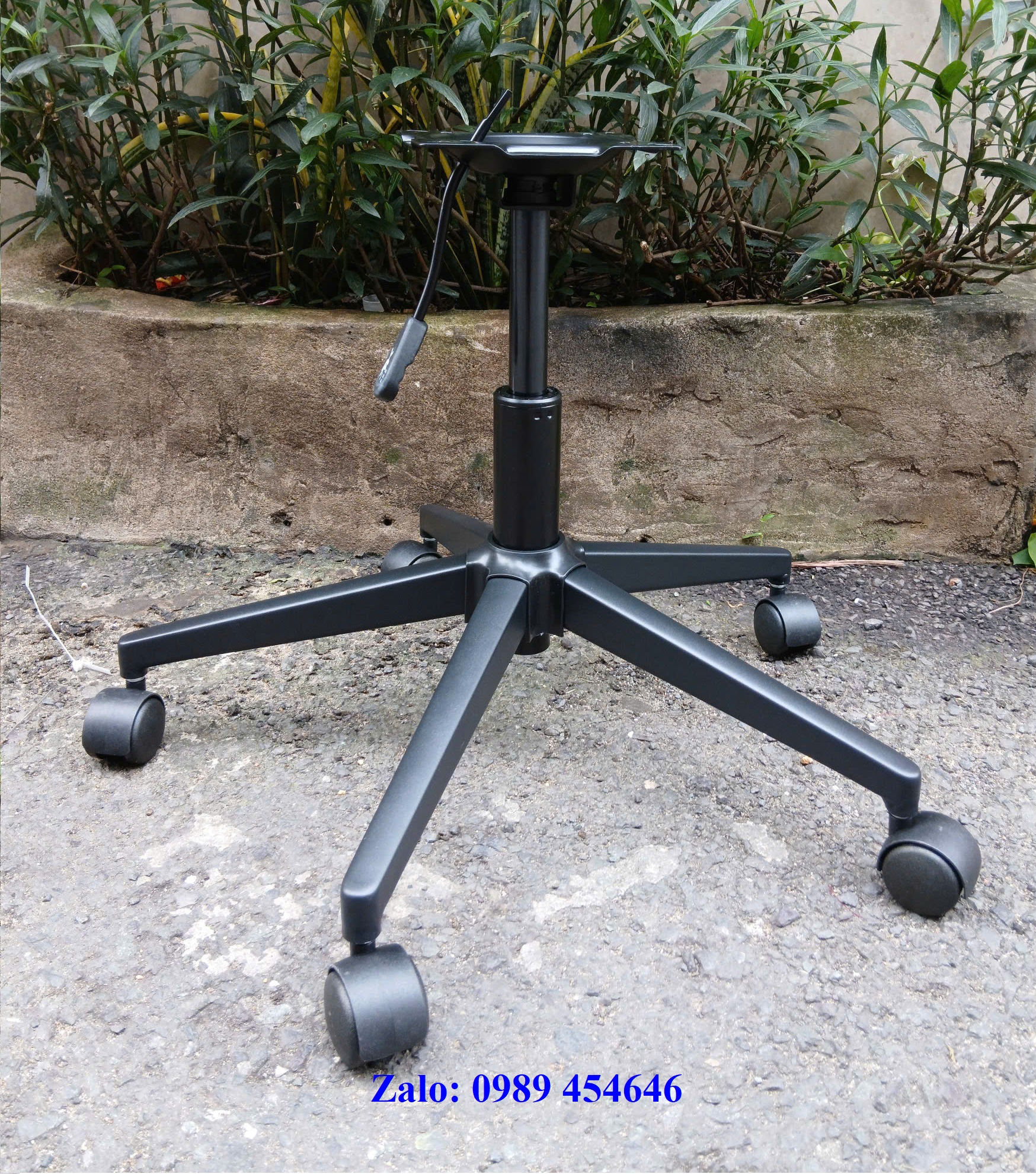 bo-chan-ghe-xoay-sat-den-tk6320v1